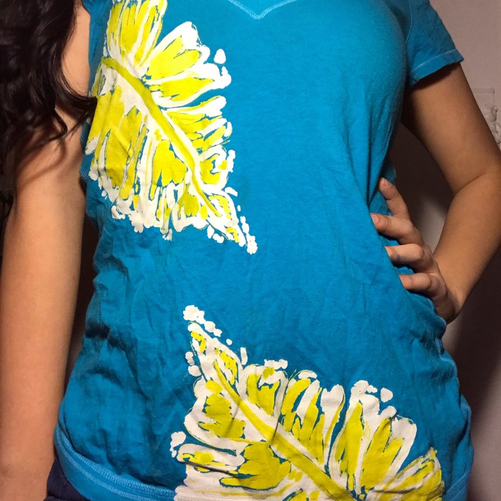 Blue Hollister shirt 🌊💛